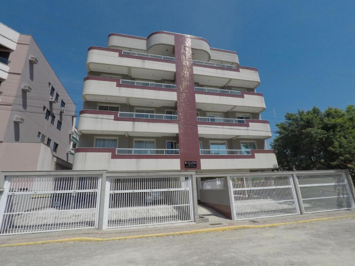 Apartamento 3 Quartos 8 Pessoas A 50 Mts Da Praia De Bombas, A 100M Da Passarela Do Ribeiro Bombinhas Exterior foto